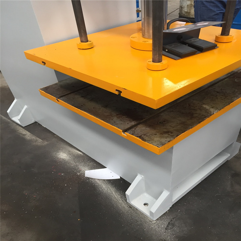 63噸臺面750×700帶導(dǎo)柱單臂液壓機(jī)